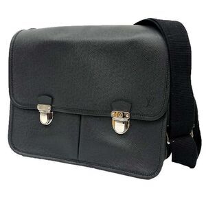 Louis Vuitton Taiga Alexei M32472 Shoulder Bag Messenger Bag Leather Black